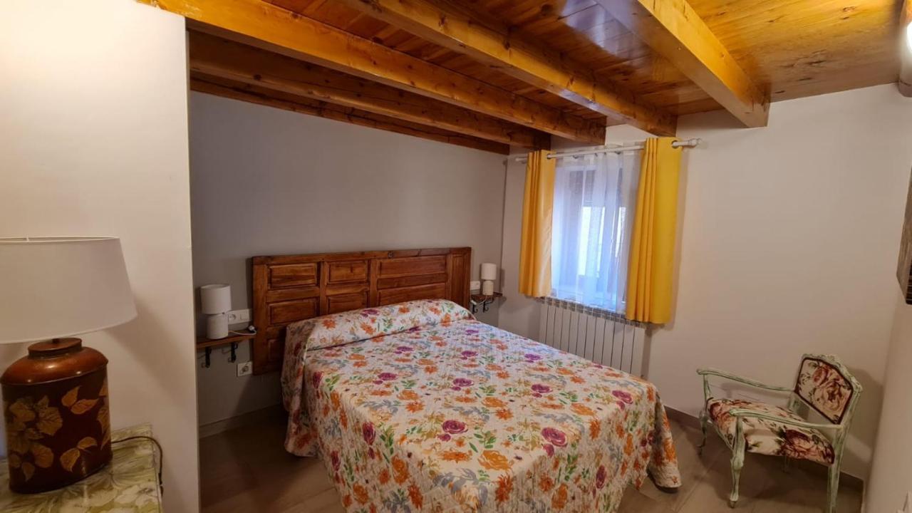 Casa Rural Los 7 Pinos De Gredos Navarredonda Esterno foto